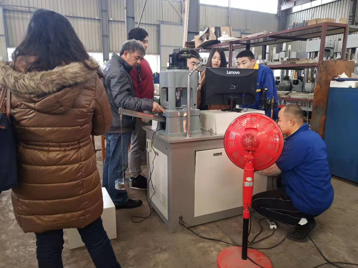 國外客戶到濟南丝瓜视频看污片工廠參觀考察